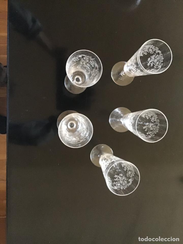 Antig&uuml;edades: Lote copas cava cristal grabado - Foto 5