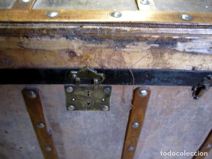 Antig&uuml;edades: Baul, arcon, rustico de viaje, remates de cuero - Foto 4