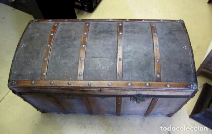Antig&uuml;edades: Baul, arcon, rustico de viaje, remates de cuero - Foto 5