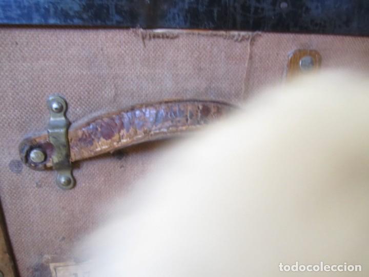 Antig&uuml;edades: Baul, arcon, rustico de viaje, remates de cuero - Foto 7