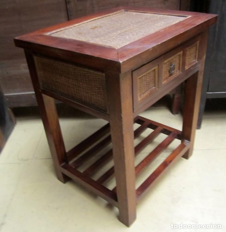 Antig&uuml;edades: Mesa auxiliar colonial con ratan - Foto 6
