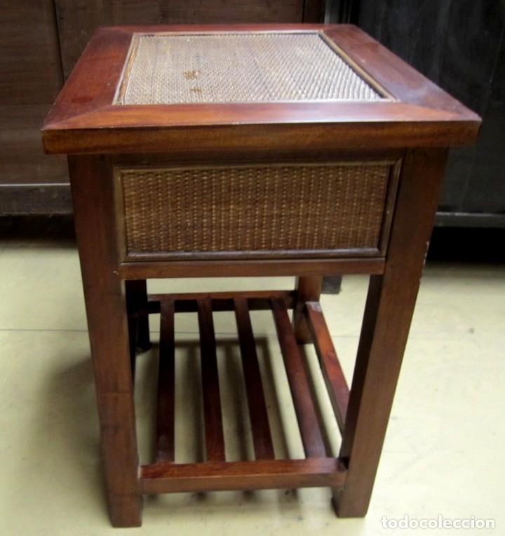 Antig&uuml;edades: Mesa auxiliar colonial con ratan - Foto 8