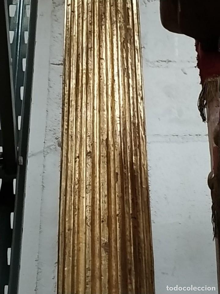 Antig&uuml;edades: Columna de retablo en madera dorada - Foto 4