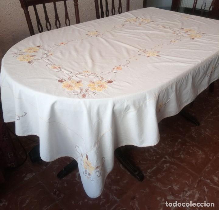 Antig&uuml;edades: mantel bordado2 - Foto 2