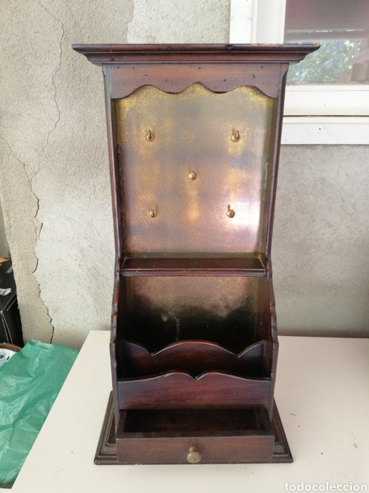 Antig&uuml;edades: Mueble antiguo para llaves - Foto 2