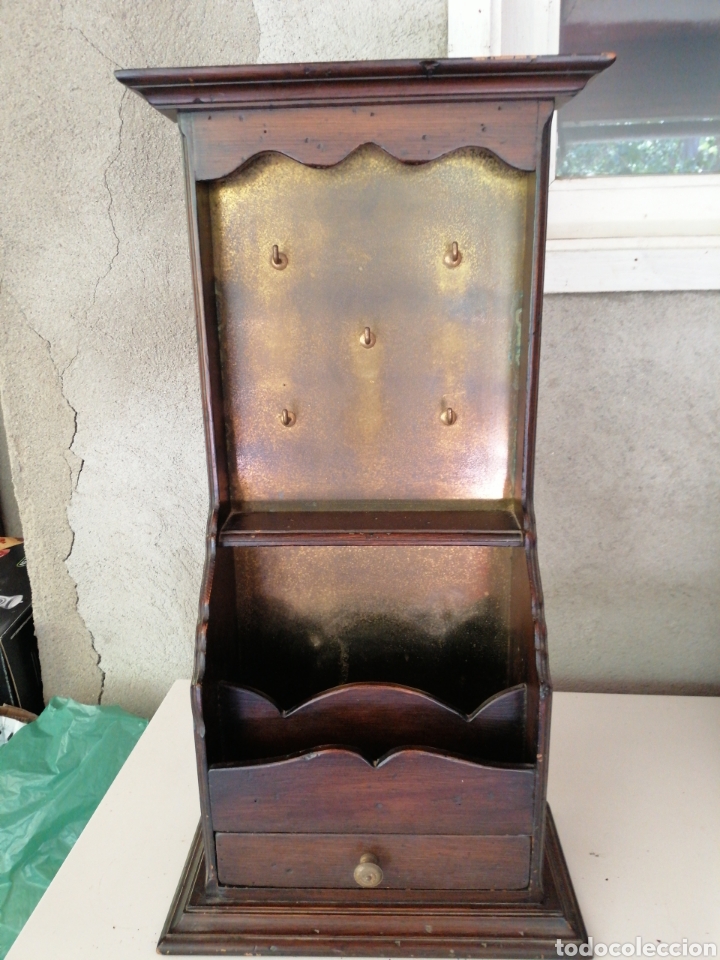 Antig&uuml;edades: Mueble antiguo para llaves - Foto 1