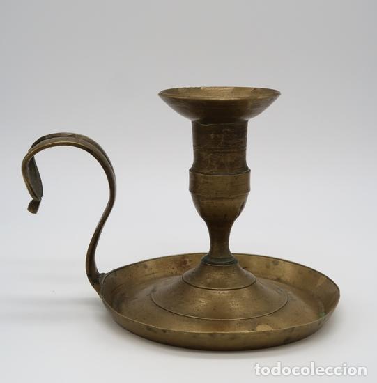 Antig&uuml;edades: PALMATORIA PORTAVELAS BRONCE - Foto 1