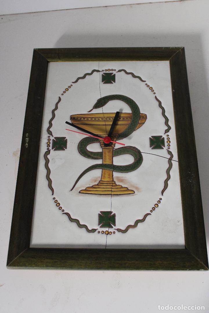 Antig&uuml;edades: azulejo reloj farmacia - Foto 3