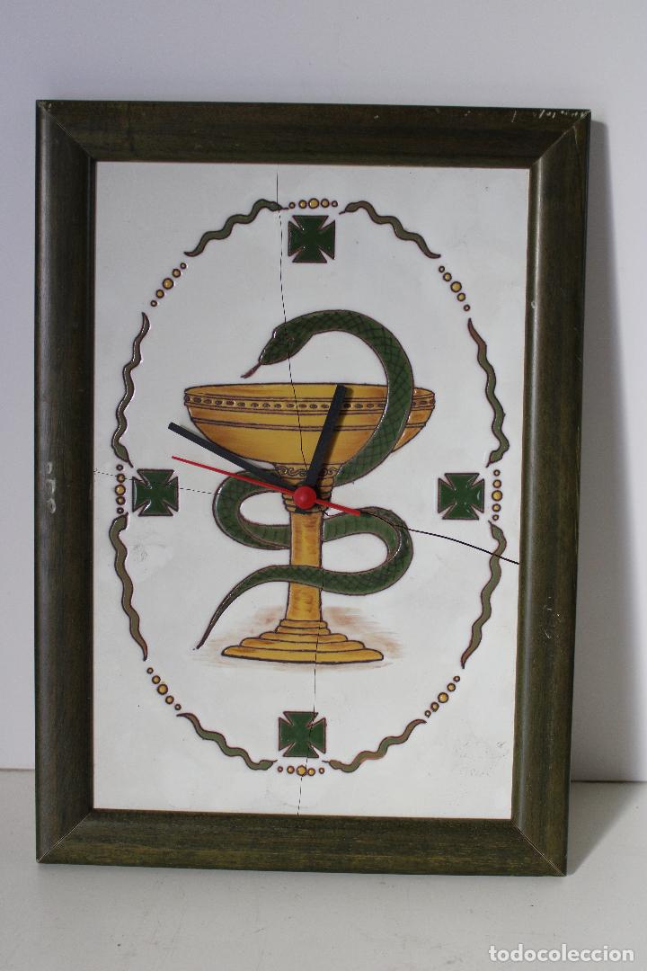 Antig&uuml;edades: azulejo reloj farmacia - Foto 1