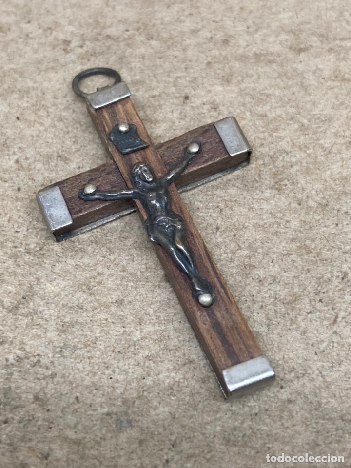 Antig&uuml;edades: Cruz de madera y metal - Foto 1