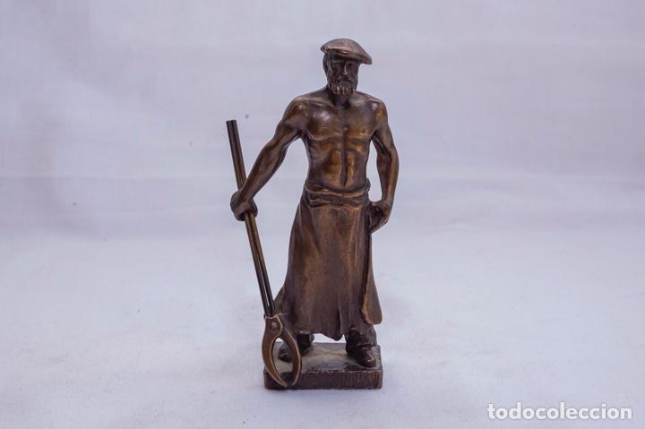 Antiguidades: Figura de bronce