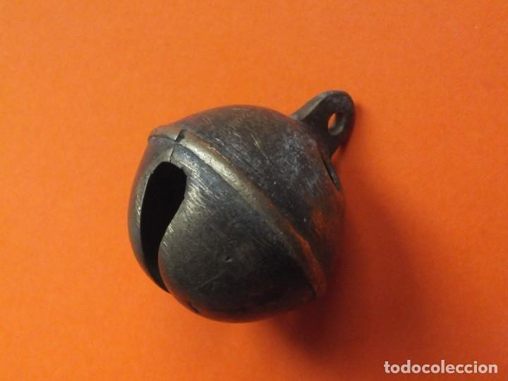 Antig&uuml;edades: CASCABEL DE BRONCE NUMERO 7 CON BONITO SONIDO - Foto 1