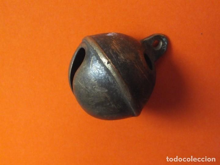 Antig&uuml;edades: CASCABEL DE BRONCE NUMERO 7 CON BONITO SONIDO - Foto 4