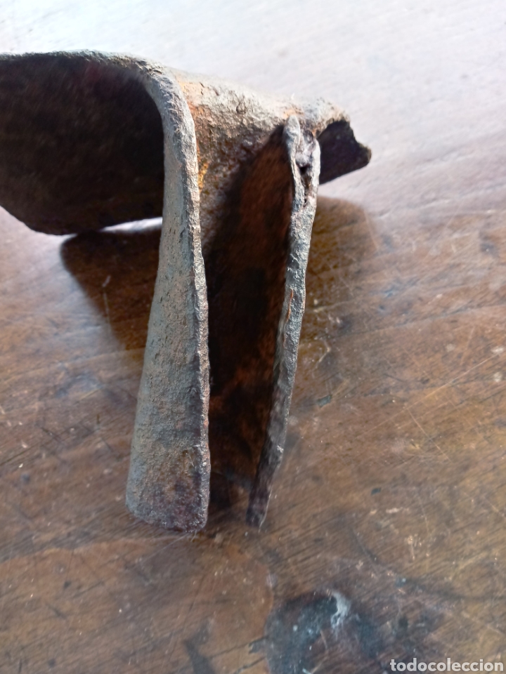 Antig&uuml;edades: Peque&ntilde;a azada triangular o almocafre - Foto 4