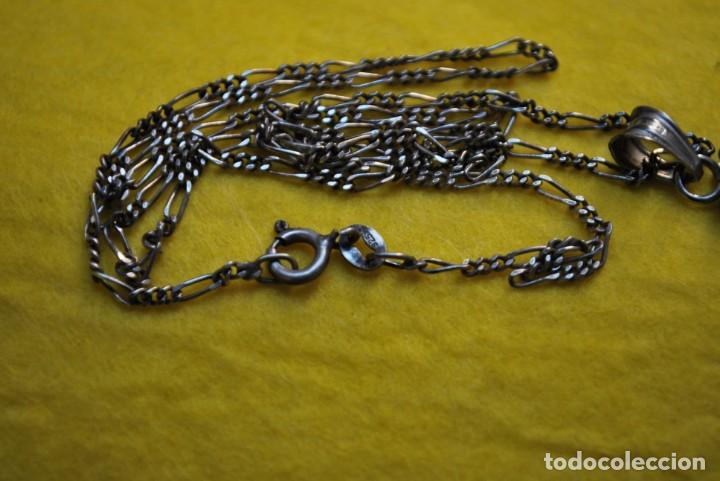 Antig&uuml;edades: CADENA de plata con colgante . - Foto 2