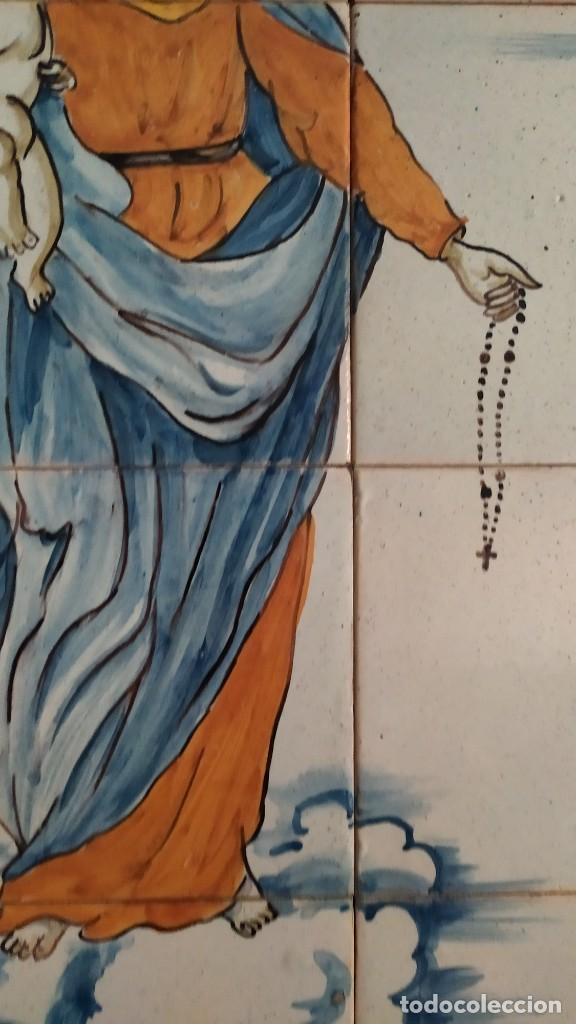 Antigüedades: Plafón religioso de azulejos pintado a mano. Virgen del Rosario por J. Guivernau - Foto 2 - 269146958