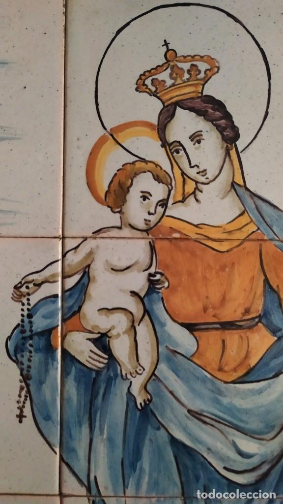 Antigüedades: Plafón religioso de azulejos pintado a mano. Virgen del Rosario por J. Guivernau - Foto 3 - 269146958