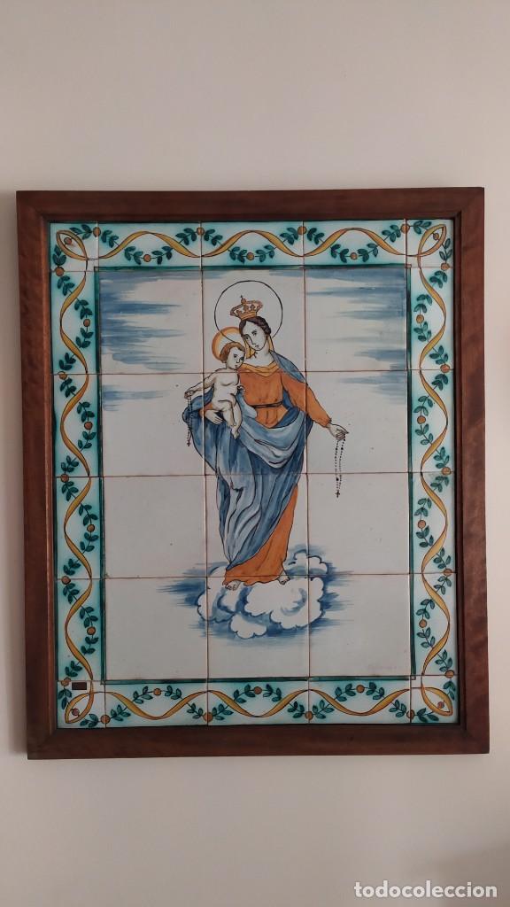 PLAFÓN RELIGIOSO DE AZULEJOS PINTADO A MANO. VIRGEN DEL ROSARIO POR J. GUIVERNAU (Antigüedades - Porcelanas y Cerámicas - Azulejos)