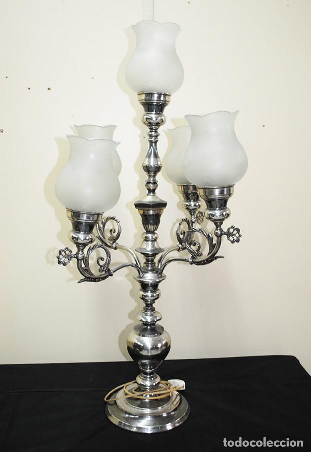 Antig&uuml;edades: L&Aacute;MPARA DE MESA METAL PLATEADO - Foto 2