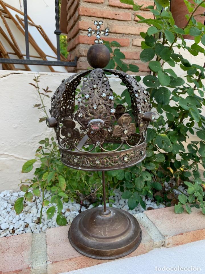 Antiguidades: Corona de bronce Napolitana decorativa
