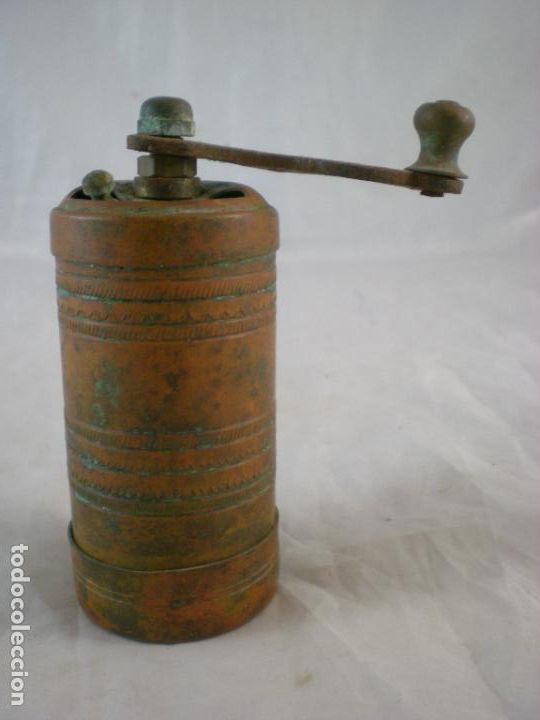 Antig&uuml;edades: ANTIGUO MOLINILLO PIMIENTA TURCO EN LAT&Oacute;N ASIL TICARET