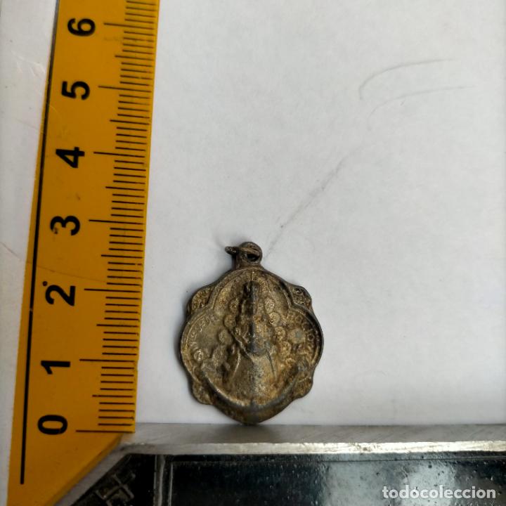 Antig&uuml;edades: antigua medalla virgen del rocio - Foto 2