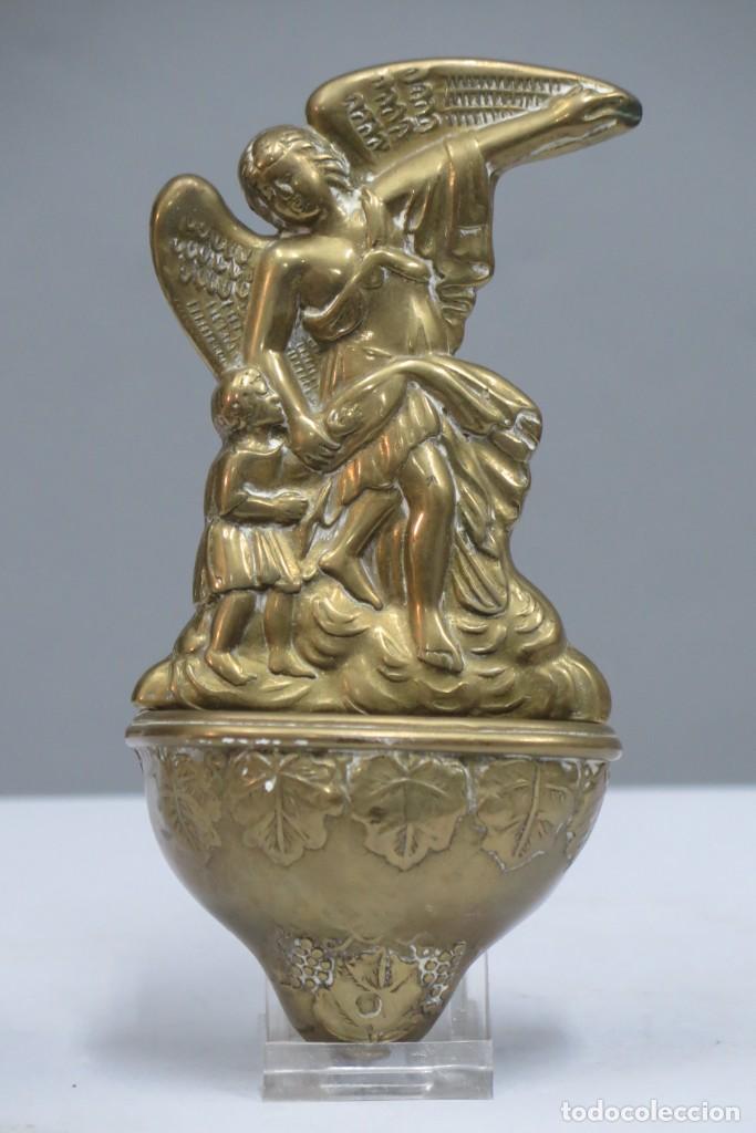 Antig&uuml;edades: BENDITERA DE BRONCE. ANGEL DE LA GUARDA - Foto 1