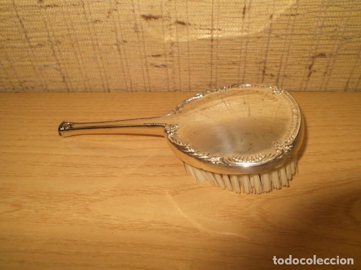 Antig&uuml;edades: Cepillo de pelo plateado,vintage - Foto 1