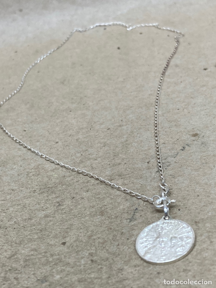 Antig&uuml;edades: Medalla y cadena de plata - Foto 1