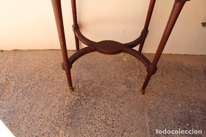 Antig&uuml;edades: mesa auxiliar para restaurar - Foto 2