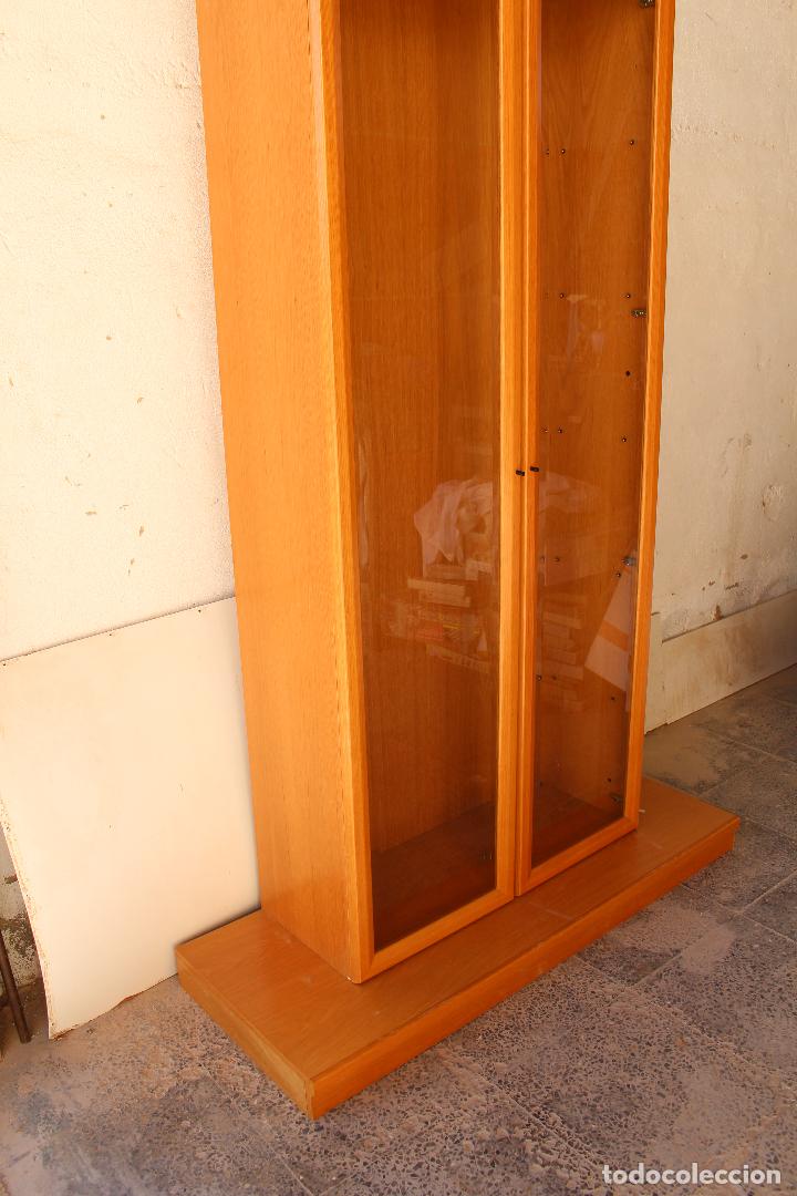 Antig&uuml;edades: vitrina de madera - Foto 10