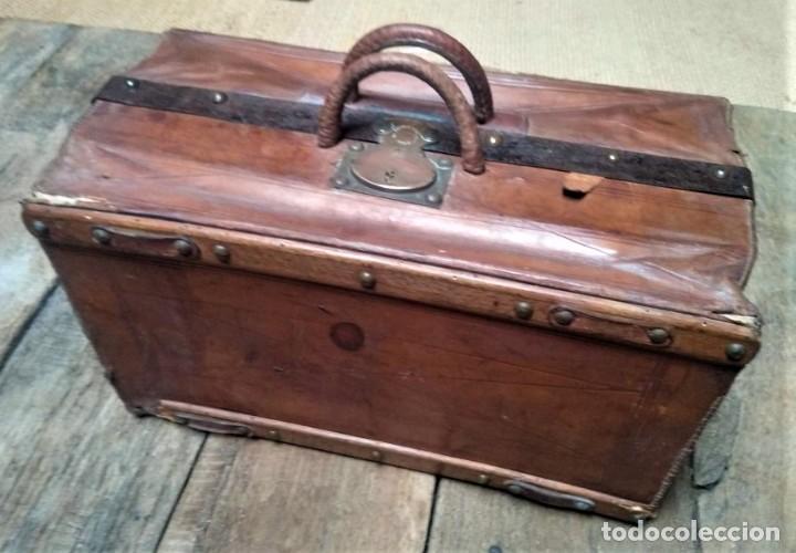 Antig&uuml;edades: Antigua maleta de cuero (&iquest;a&ntilde;os 20?)