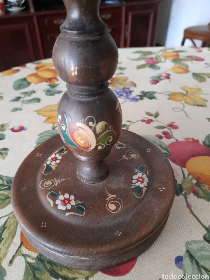 Antig&uuml;edades: Antiguo portavelas de madera - Foto 2