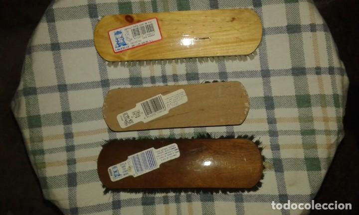Antig&uuml;edades: Cepillos ropa y zapatos - Foto 2