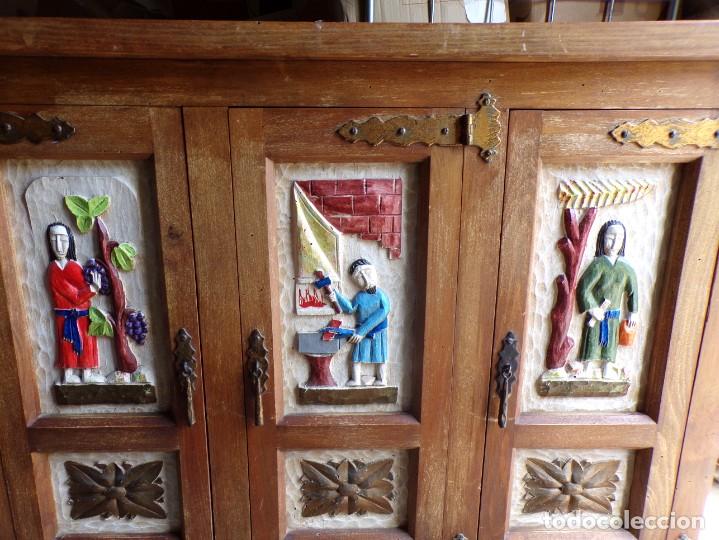Antigüedades: entredos taquillon recibidor antiguo con talla policromada y herrajes plafones cuarterones - Foto 5 - 269846703