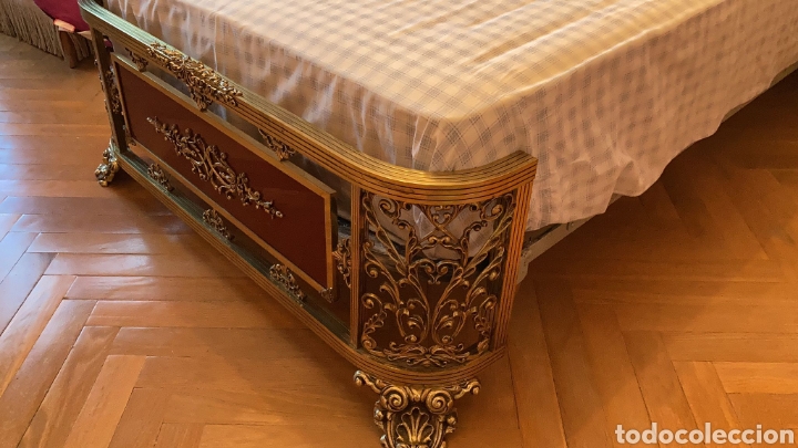 Antig&uuml;edades: Dormitorio de lat&oacute;n y cristal rojo - Foto 2