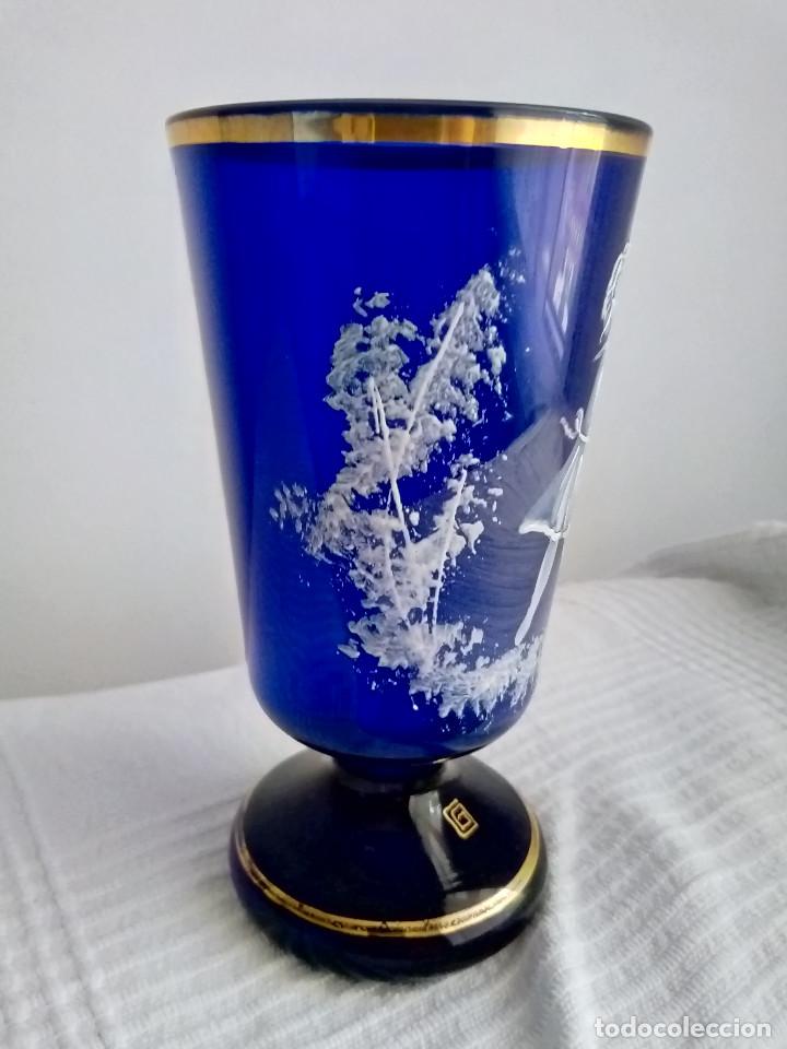 Antig&uuml;edades: Copa cristal cobalto, pintada en oro y esmalte blanco - Foto 2