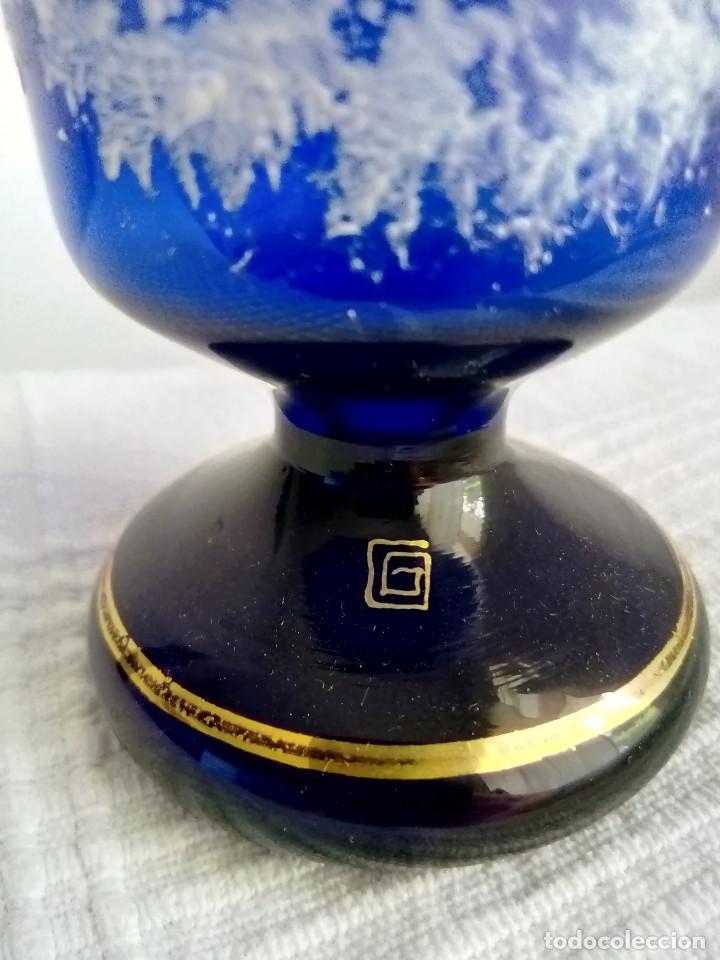 Antig&uuml;edades: Copa cristal cobalto, pintada en oro y esmalte blanco - Foto 4