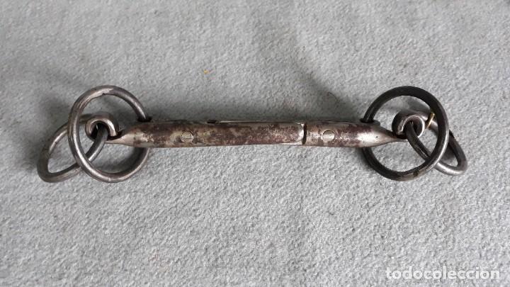 Antig&uuml;edades: Filete bocado articulado,para caballo - Foto 2