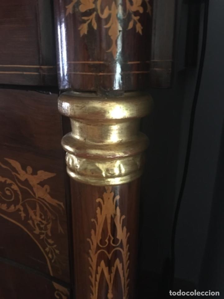 Antig&uuml;edades: C&oacute;moda isabelina con marqueter&iacute;a - Foto 3