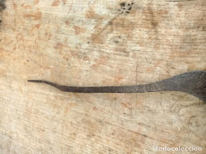 Antig&uuml;edades: Hoja de hoz de hierro forjado - Foto 2