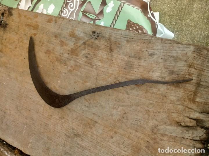 Antig&uuml;edades: Hoja de hoz de hierro forjado - Foto 3