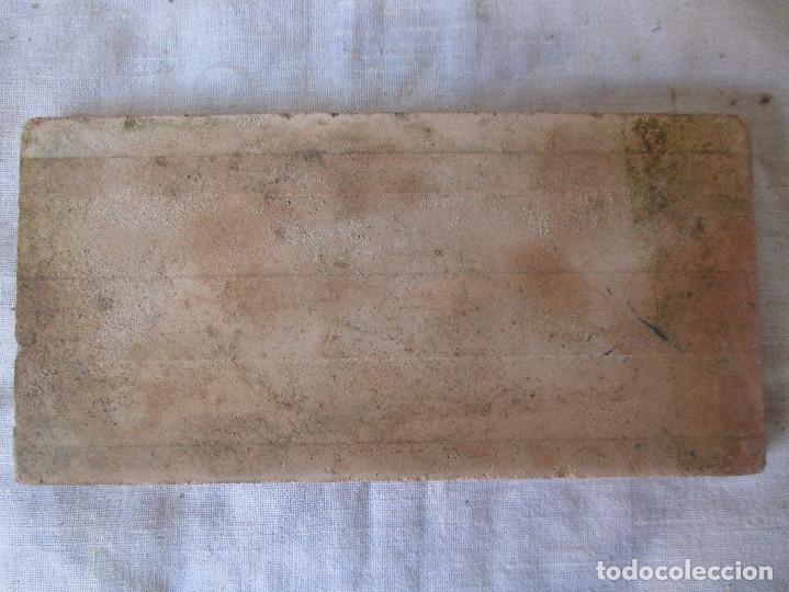 Antig&uuml;edades: antiguo azulejo cenefa pintada - Foto 2