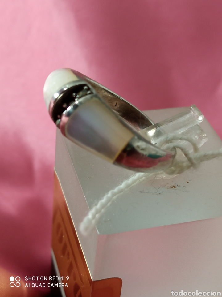 Antig&uuml;edades: Sortija plata y nacar + - Foto 2