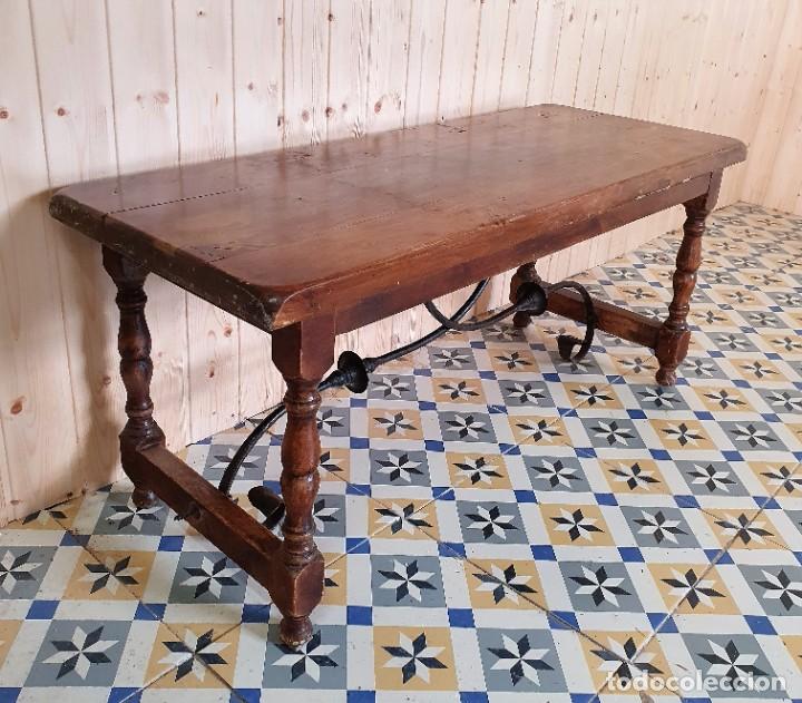Antig&uuml;edades: MESA DE CENTRO CASTELLANA CON FORJA - Foto 1