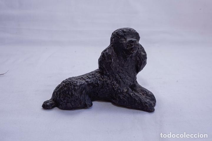 Antiguidades: Perro de bronce