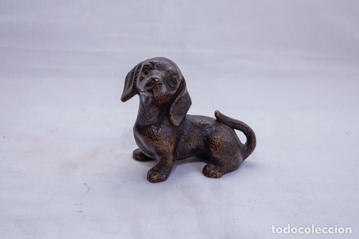 Antiguidades: Perro de bronce