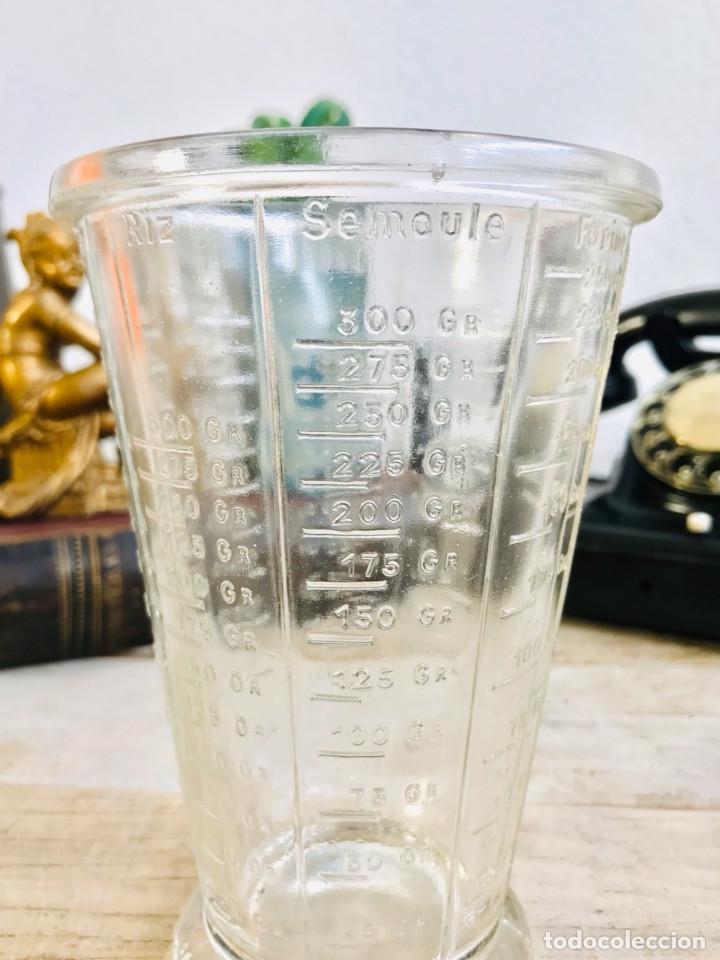 Antiguidades: ANTIGUO VASO MEDIDOR FRANCES COPA DE CRISTAL MEDICION DE COCINA CON RELIEVES MOUGIN DEPOSE