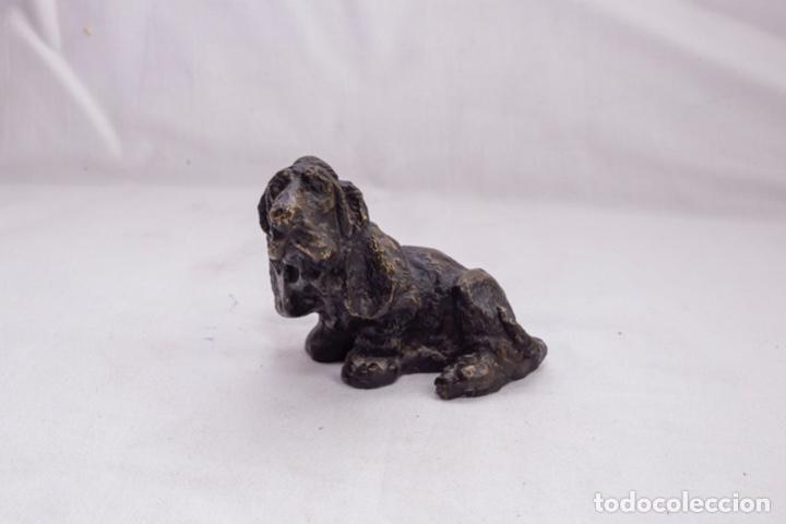 Antiguidades: Perro de bronce