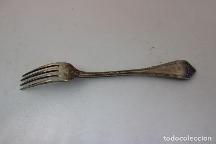 Antig&uuml;edades: tenedor con plata de ley punzonada - Foto 2